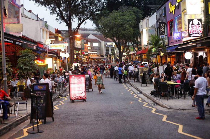 Holland Village chính là tụ điểm bạn không thể bỏ qua ở Singapore